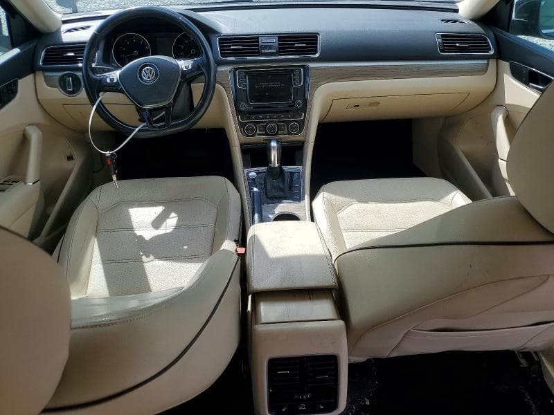 2018 VOLKSWAGEN PASSAT SE 8
