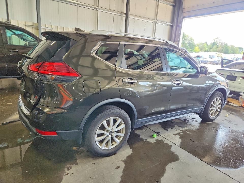2017 NISSAN ROGUE SV 3