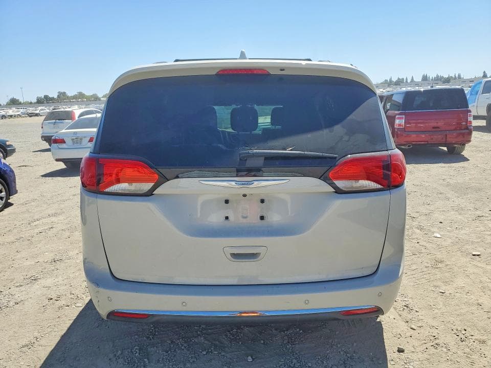 2020 CHRYSLER PACIFICA HYBRID LIMITED 6