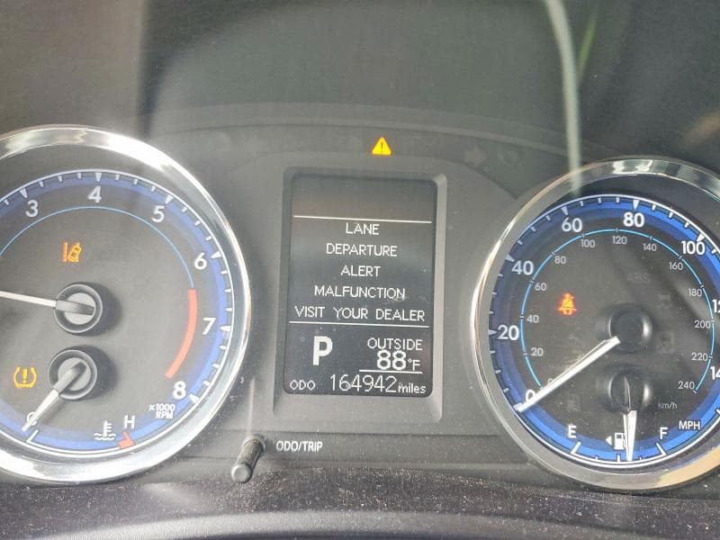 2017 TOYOTA COROLLA LE 9