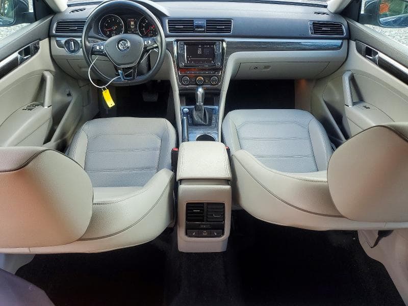 2018 VOLKSWAGEN PASSAT SE 8
