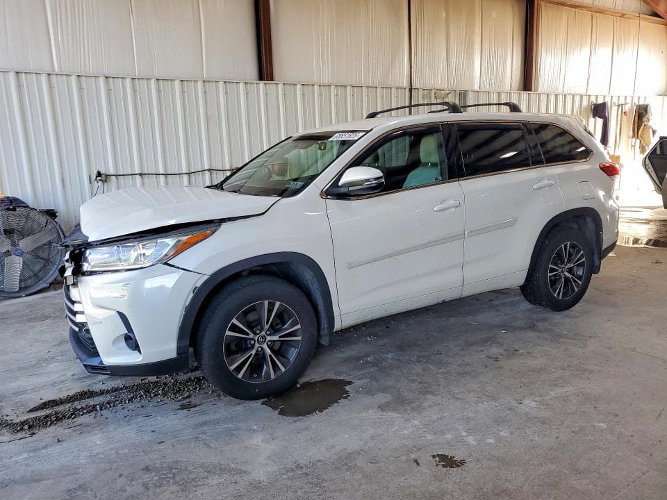 2018 TOYOTA HIGHLANDER LE - 1