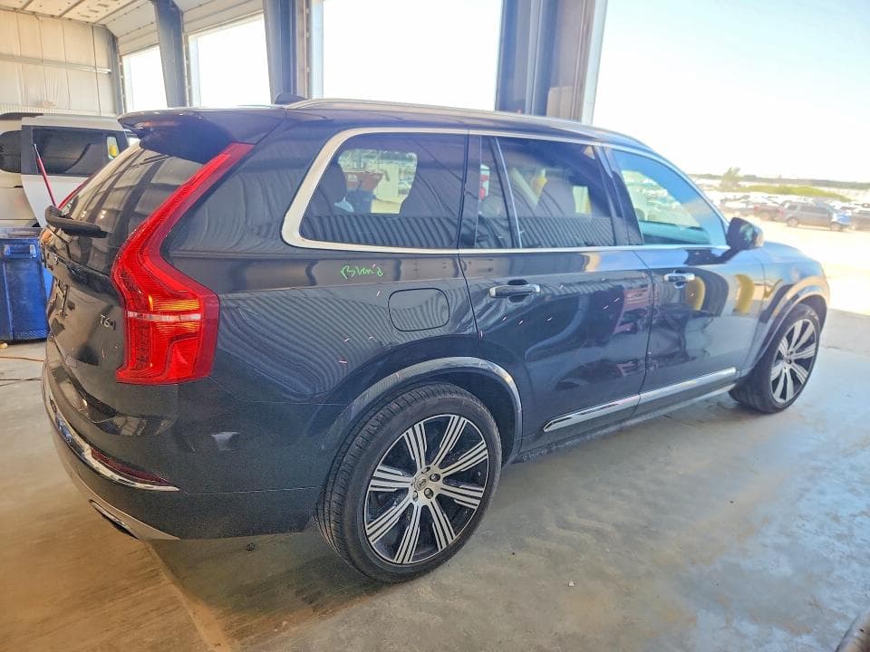 2021 VOLVO XC90 3