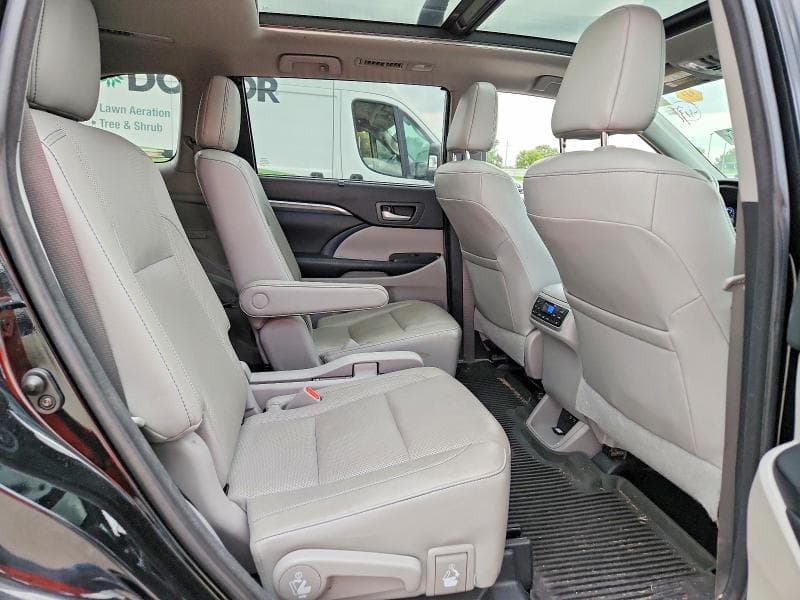 2017 TOYOTA HIGHLANDER LIMITED PLATINUM 11