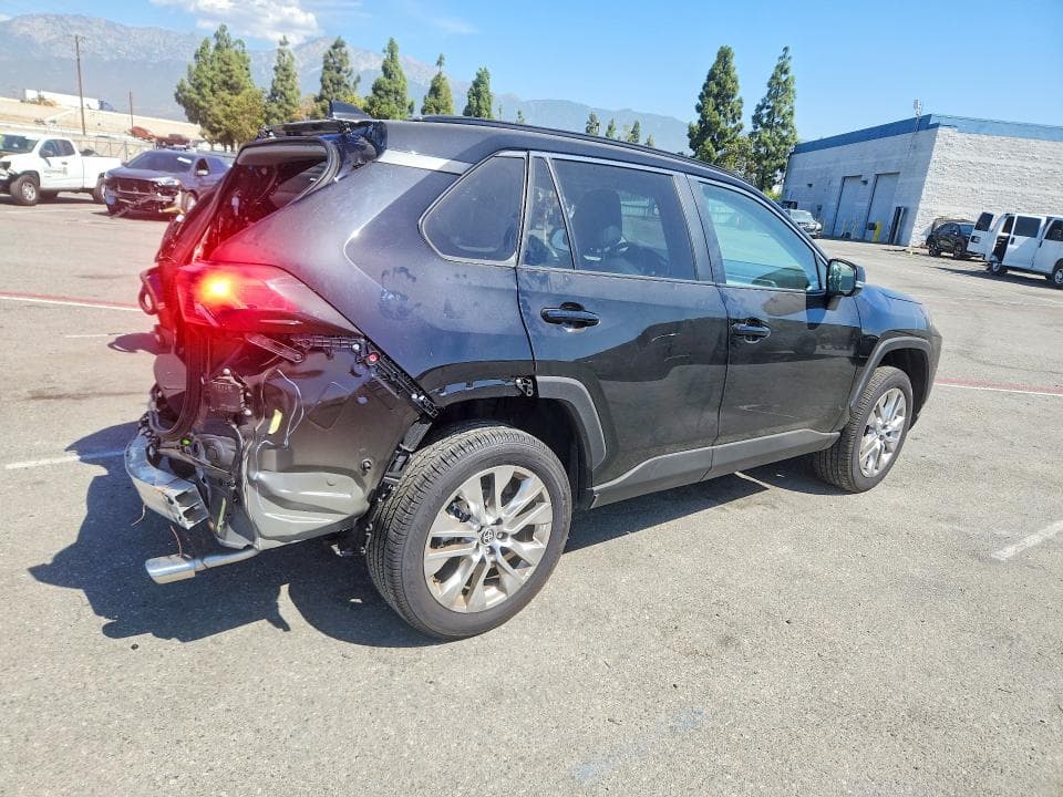 2025 TOYOTA RAV4 XLE PREMIUM 3