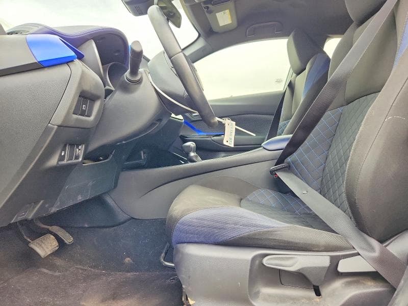 2021 TOYOTA C-HR XLE 7