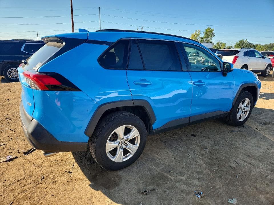 2021 TOYOTA RAV4 XLE 3