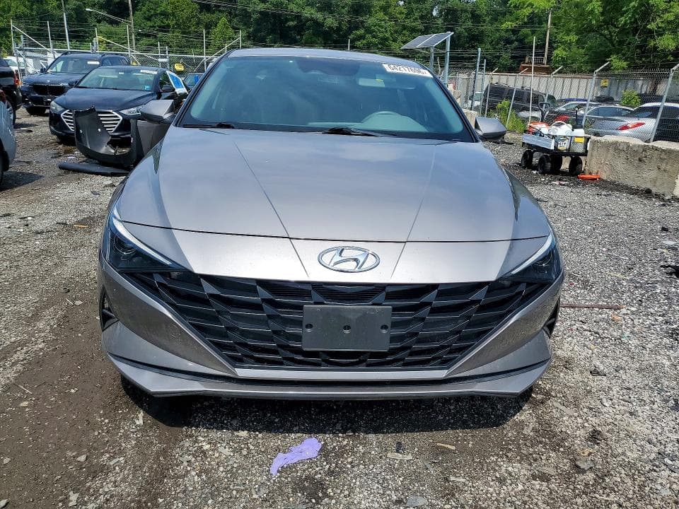 2022 HYUNDAI ELANTRA SE 5
