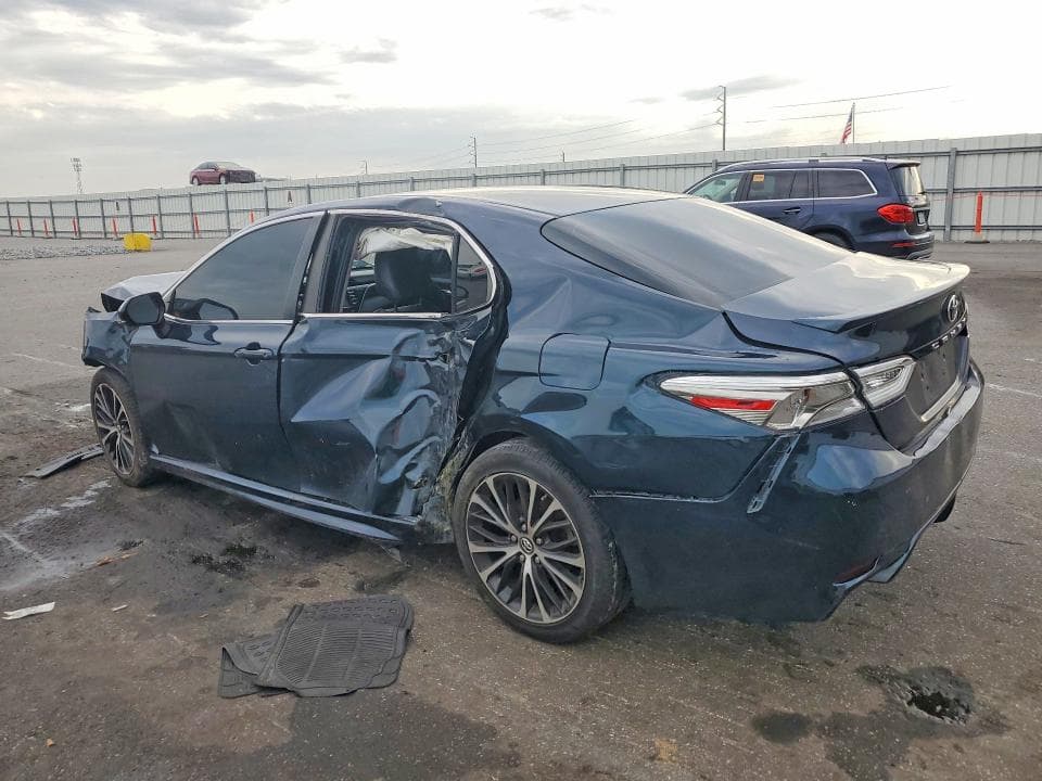 2018 TOYOTA CAMRY SE 2