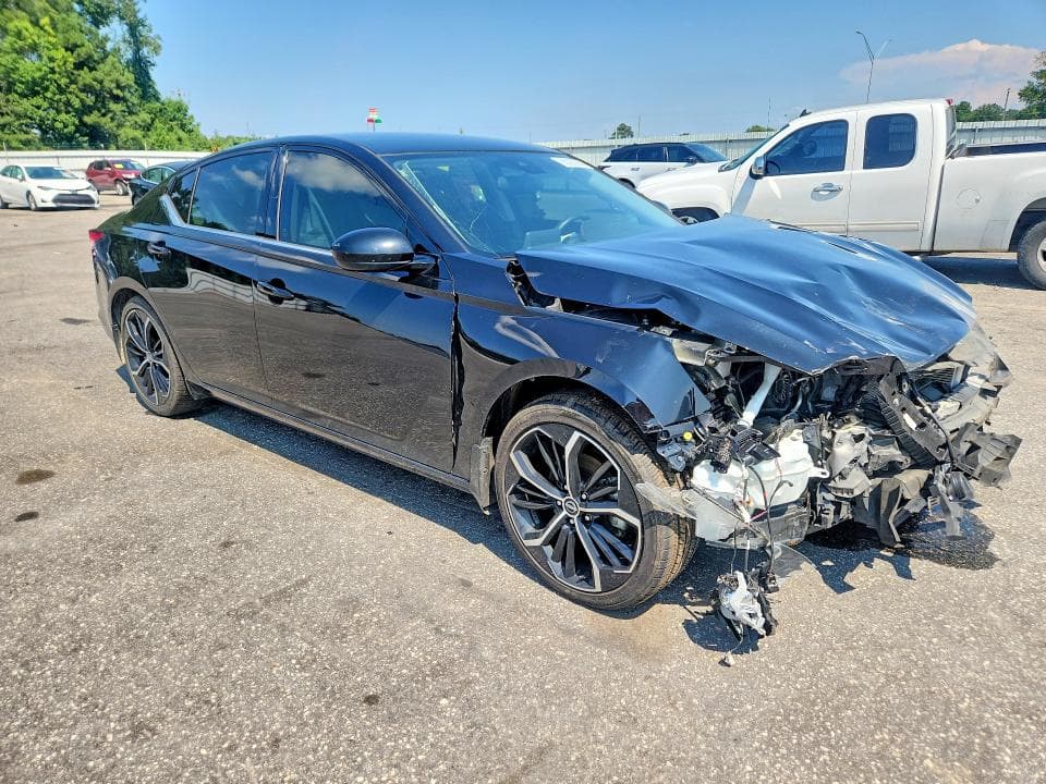 2023 NISSAN ALTIMA SR 4