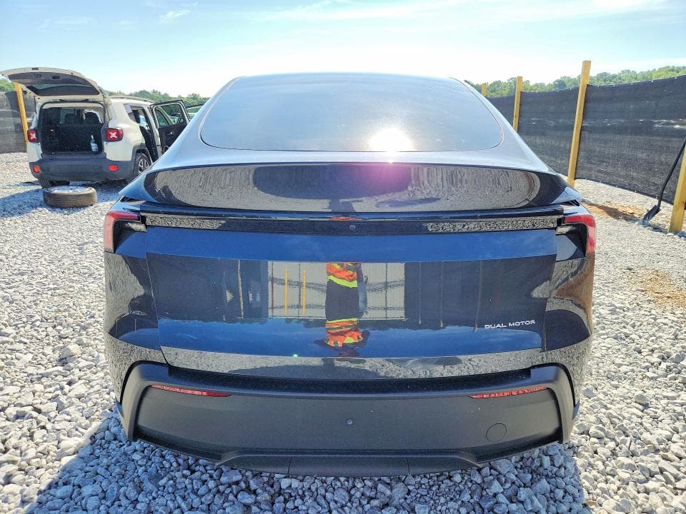 2026 TESLA MODEL Y 6