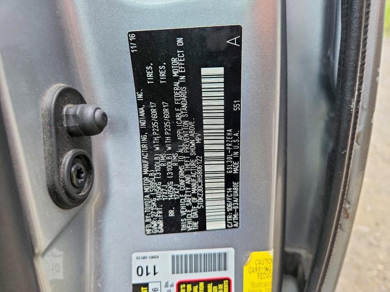 2017 TOYOTA SIENNA LE 12