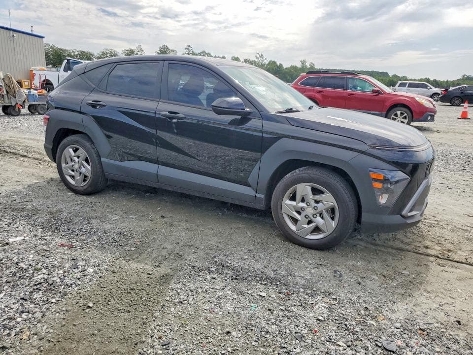 2024 HYUNDAI KONA SE 4