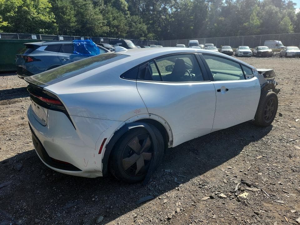 2023 TOYOTA PRIUS LE 3