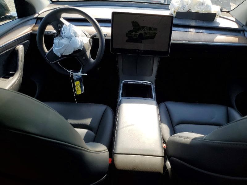 2025 TESLA MODEL Y 8