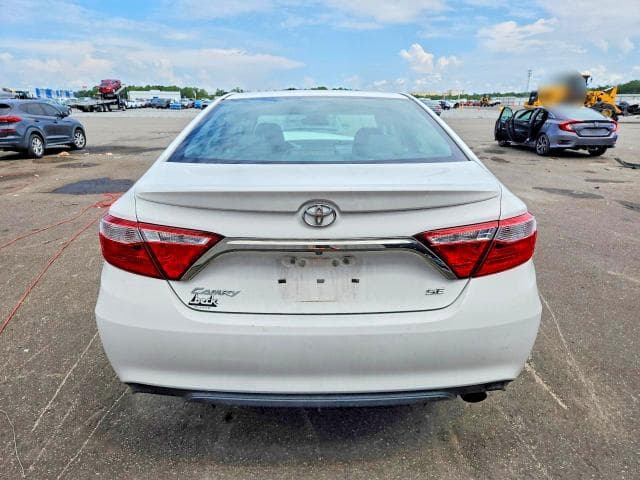 2017 TOYOTA CAMRY SE 6