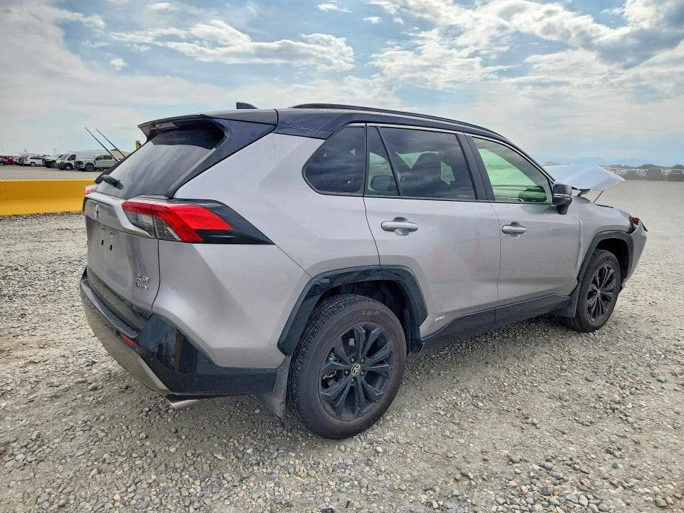 2025 TOYOTA RAV4 XSE 3