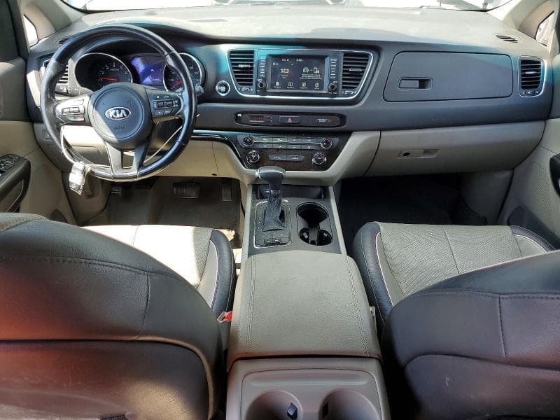 2017 KIA SEDONA LX 8