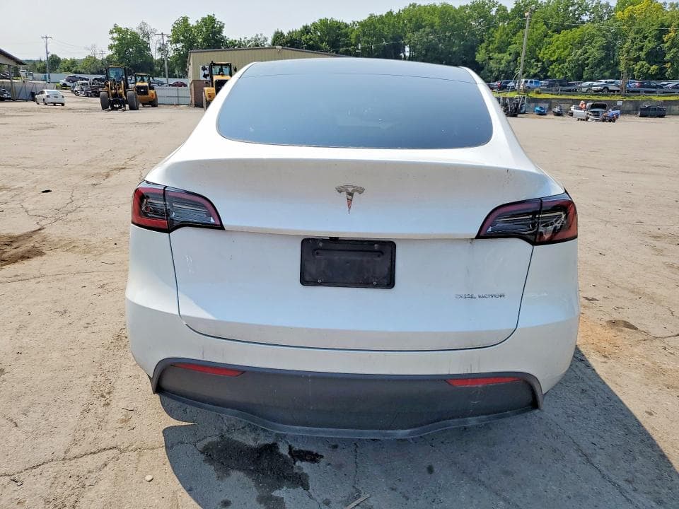 2025 TESLA MODEL Y 6