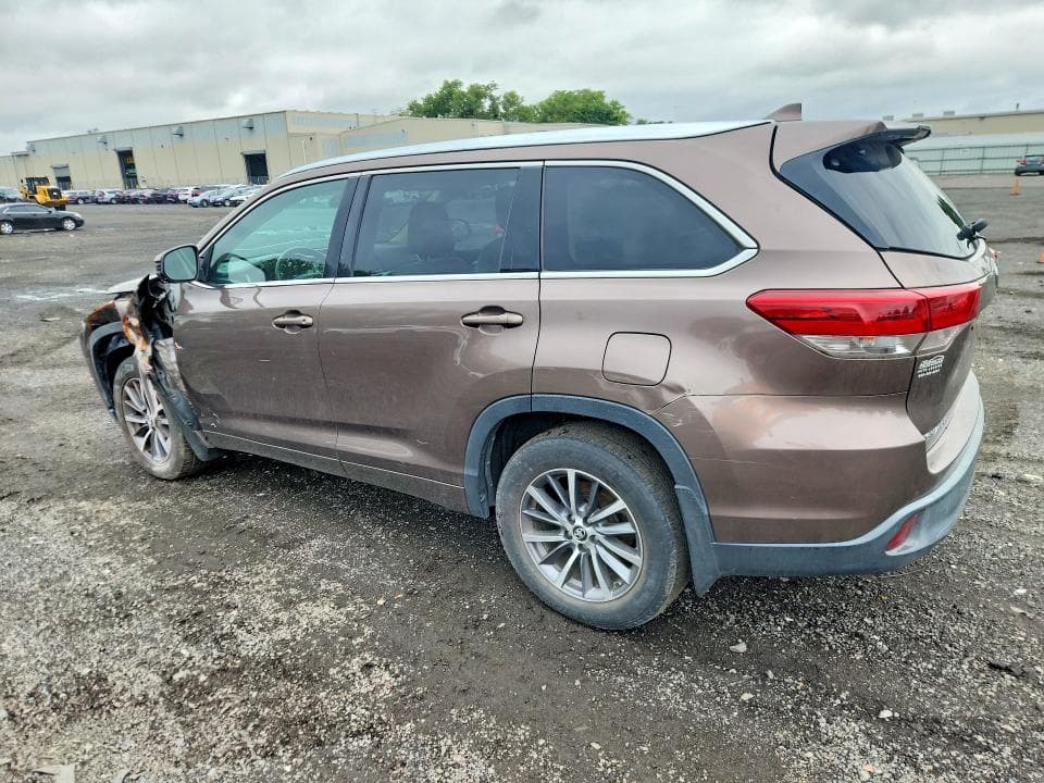 2018 TOYOTA HIGHLANDER XLE 2