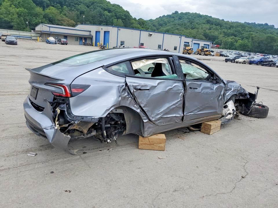 2025 TESLA MODEL 3 3
