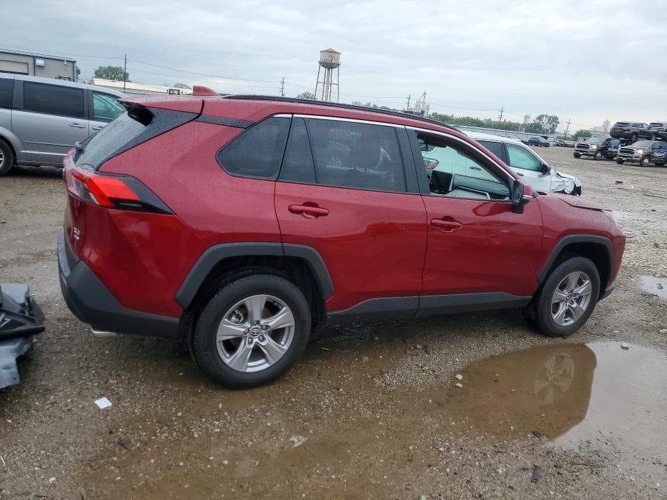 2025 TOYOTA RAV4 XLE 3