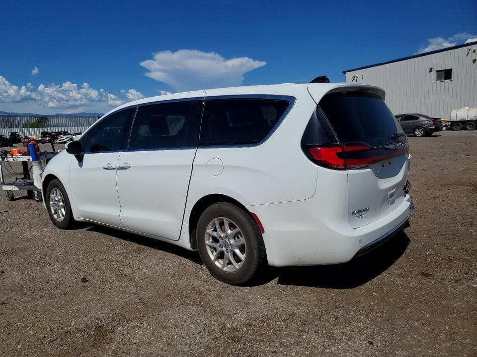 2023 CHRYSLER PACIFICA TOURING L 2