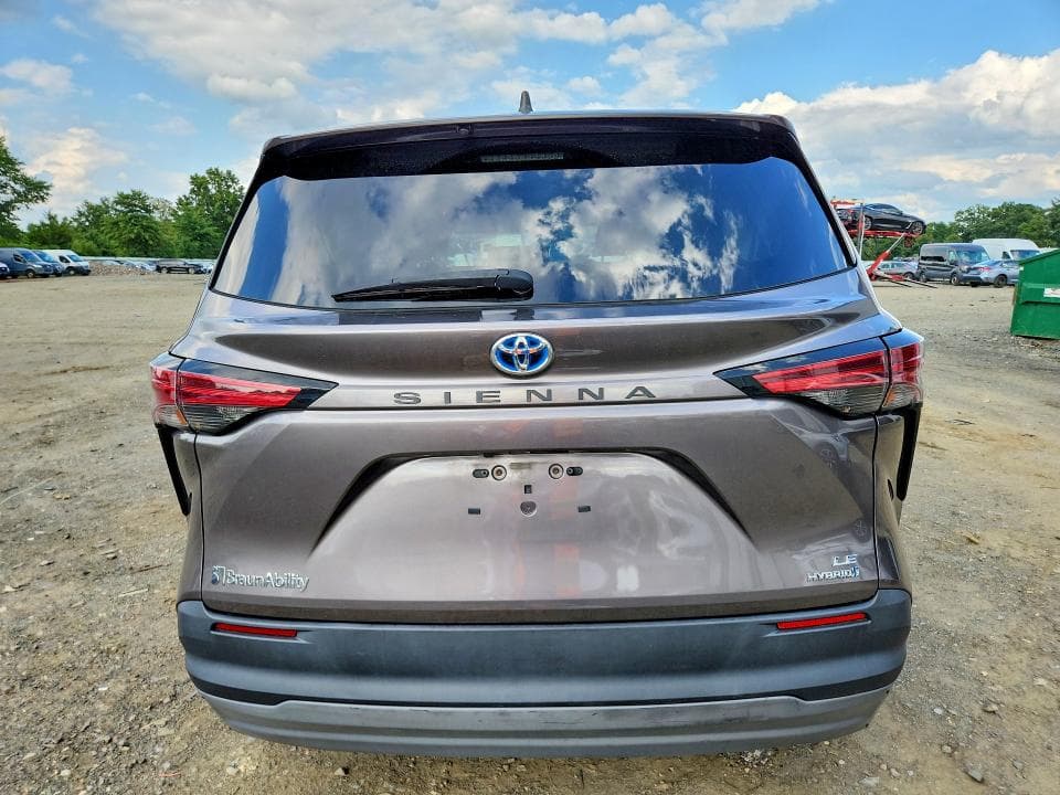 2021 TOYOTA SIENNA LE 6
