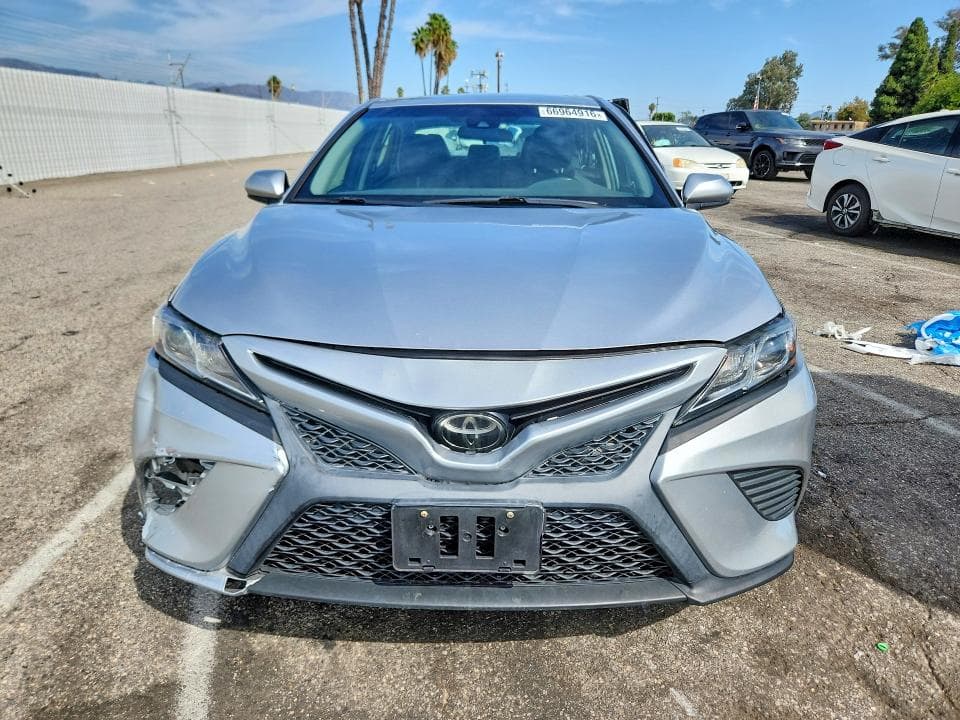 2018 TOYOTA CAMRY SE 5