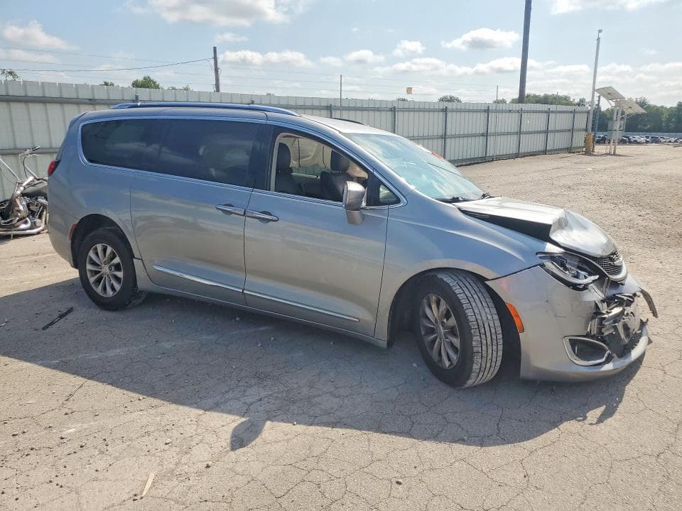 2019 CHRYSLER PACIFICA TOURING L 4