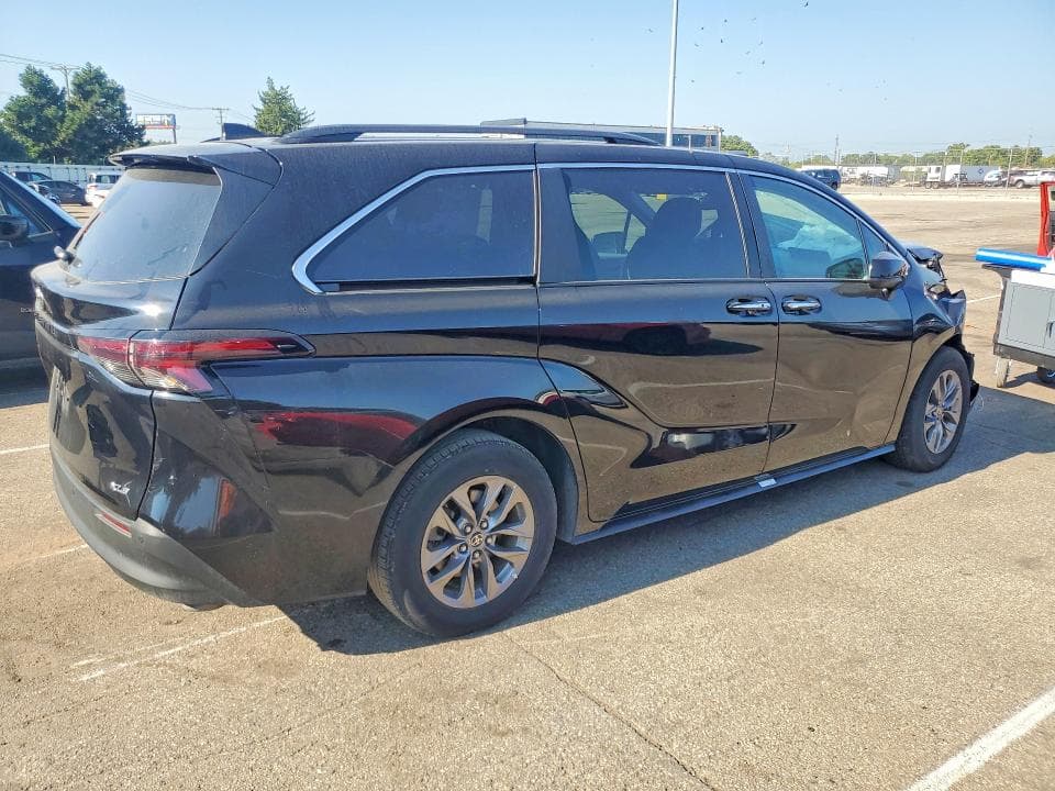 2026 TOYOTA SIENNA XLE 8-PASSENGER 3