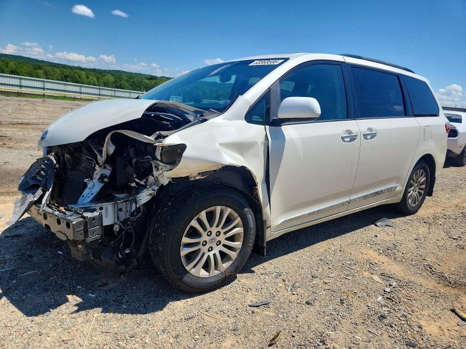 2017 TOYOTA SIENNA XLE PREMIUM 8-PASSENGER - 1