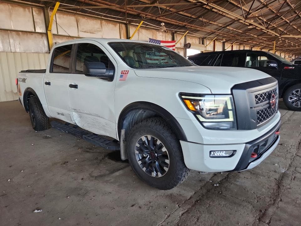 2024 NISSAN TITAN PRO-4X 4