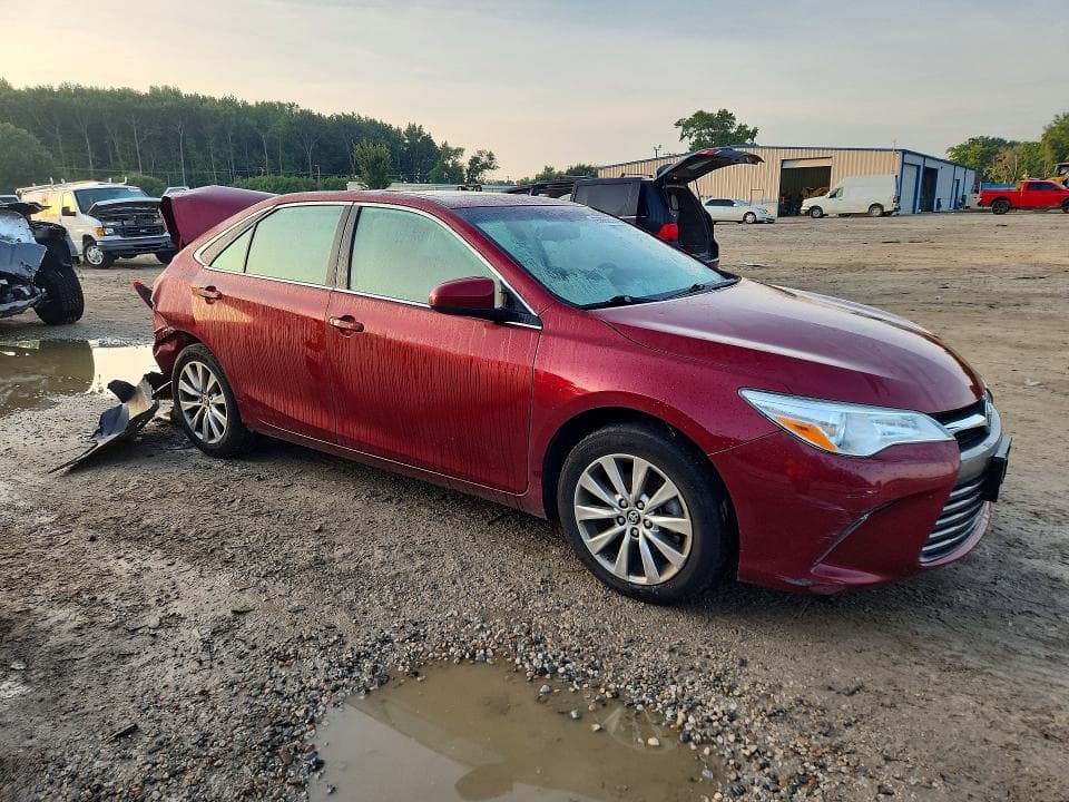 2017 TOYOTA CAMRY XLE 4