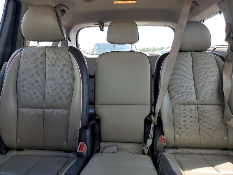 2017 KIA SEDONA LX 10
