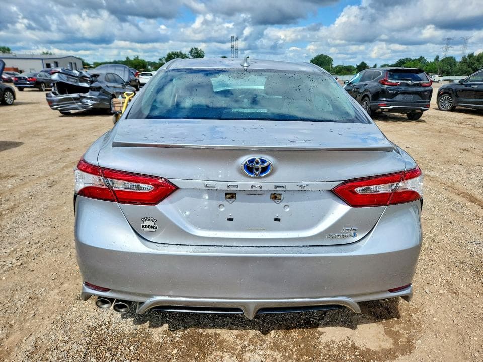 2020 TOYOTA CAMRY SE 6