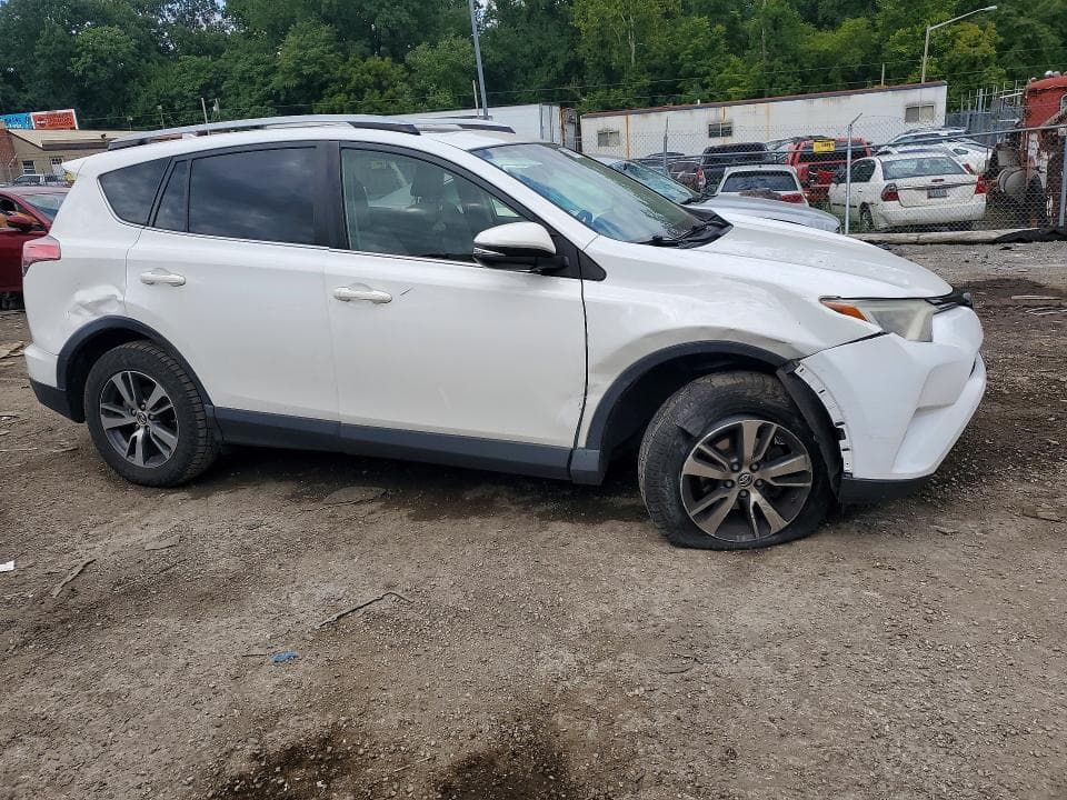 2017 TOYOTA RAV4 XLE 4