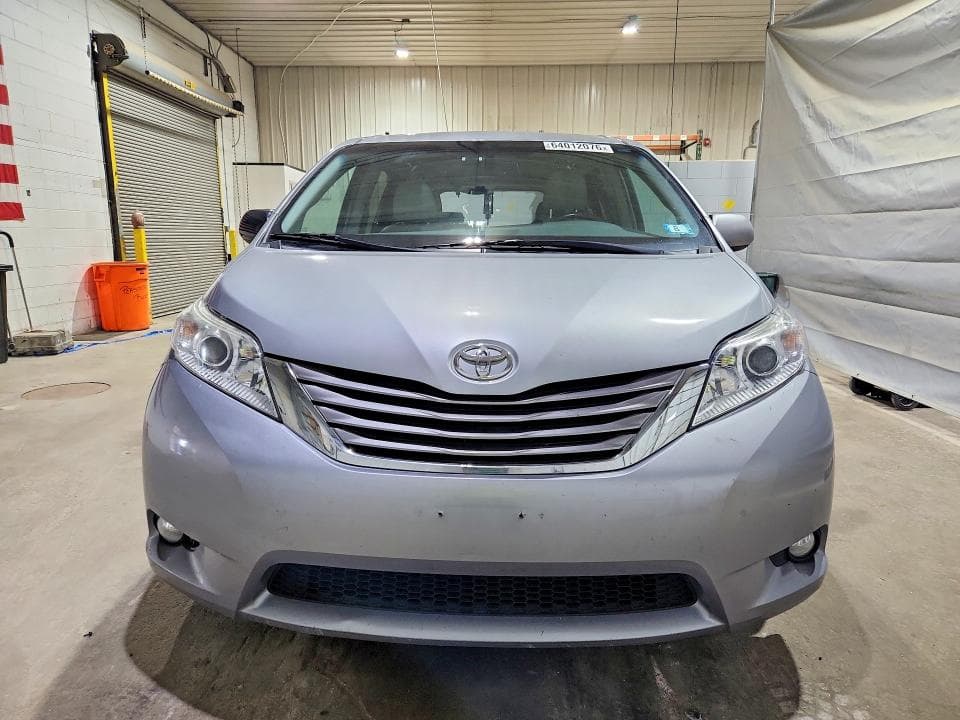 2017 TOYOTA SIENNA XLE 8-PASSENGER 5