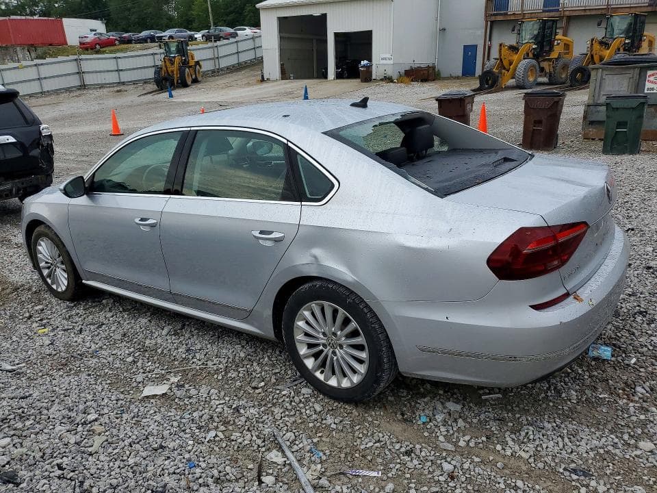 2017 VOLKSWAGEN PASSAT SE 2