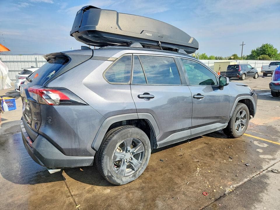 2020 TOYOTA RAV4 XLE 3