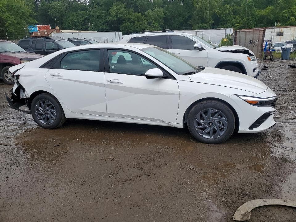 2026 HYUNDAI ELANTRA HYBRID BLUE 4