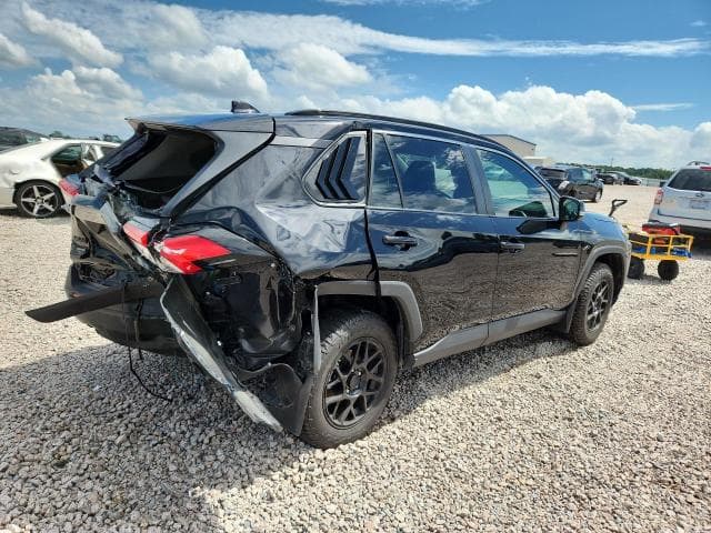 2025 TOYOTA RAV4 XLE 3