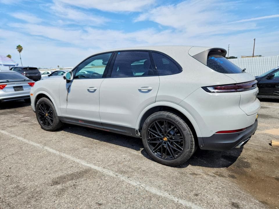 2024 PORSCHE CAYENNE 2