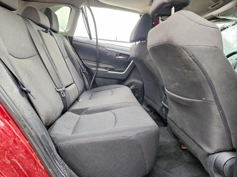 2019 TOYOTA RAV4 XLE 11