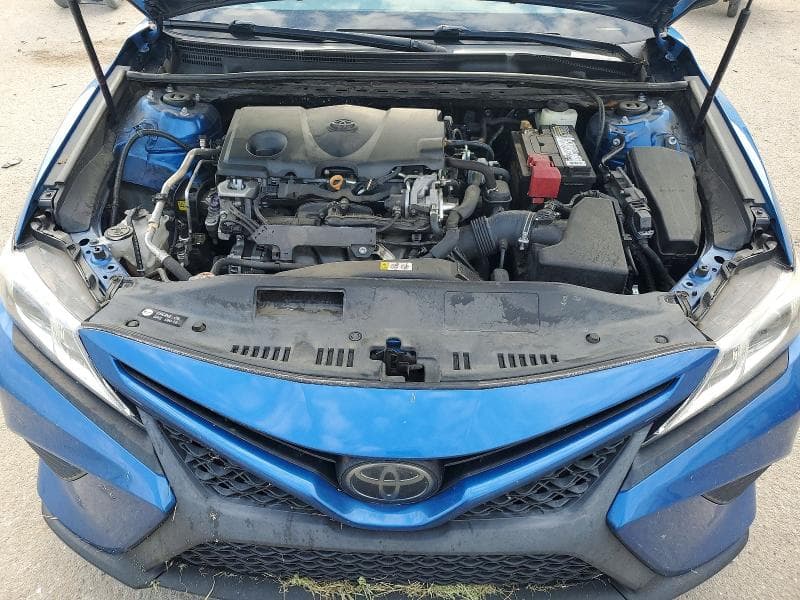 2020 TOYOTA CAMRY SE 11