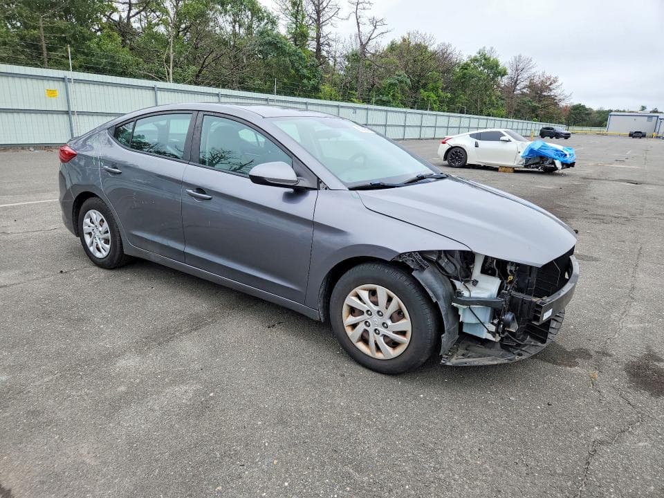 2018 HYUNDAI ELANTRA SE 4