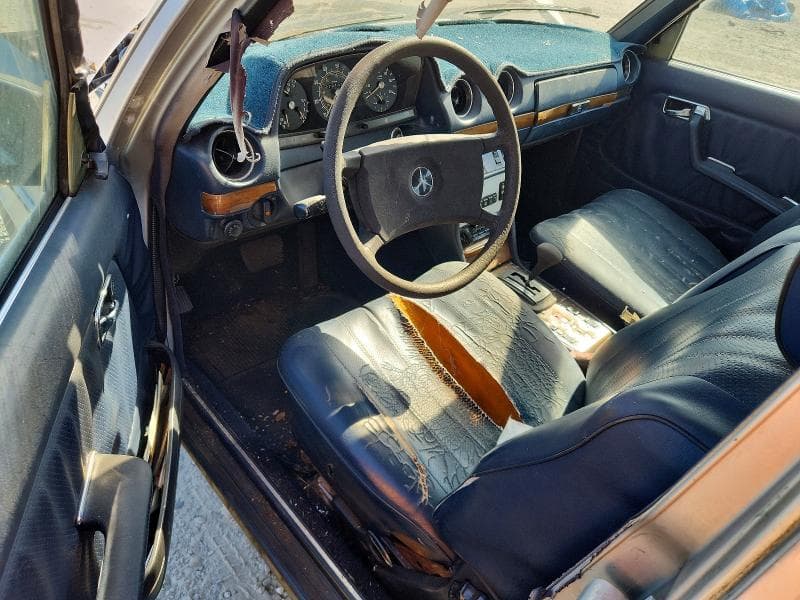 1982 MERCEDES-BENZ 300 D 8