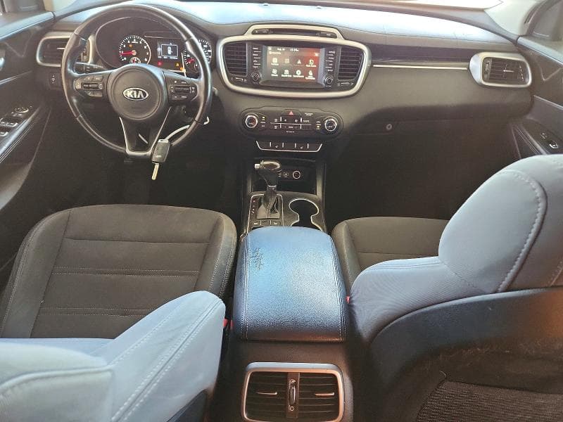 2017 KIA SORENTO LX 8