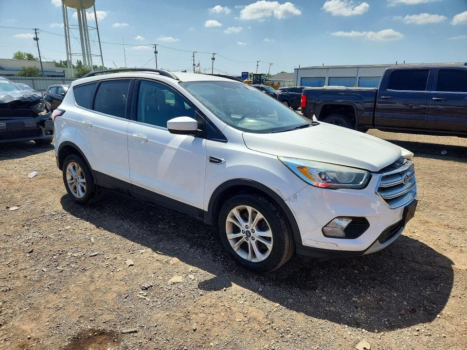 2017 FORD ESCAPE SE 4