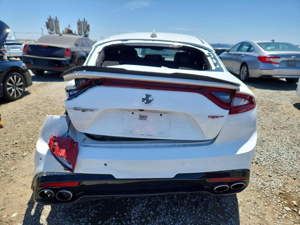 2018 KIA STINGER GT1 6